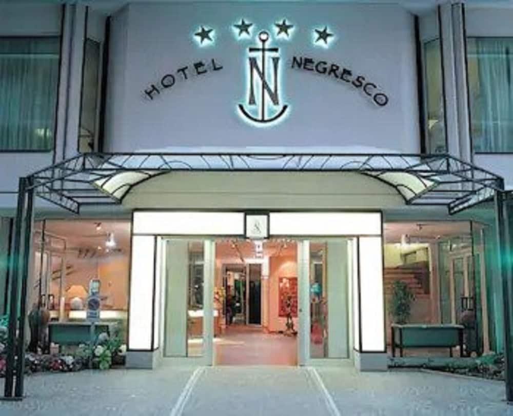קאטוליקה Hotel Negresco מראה חיצוני תמונה