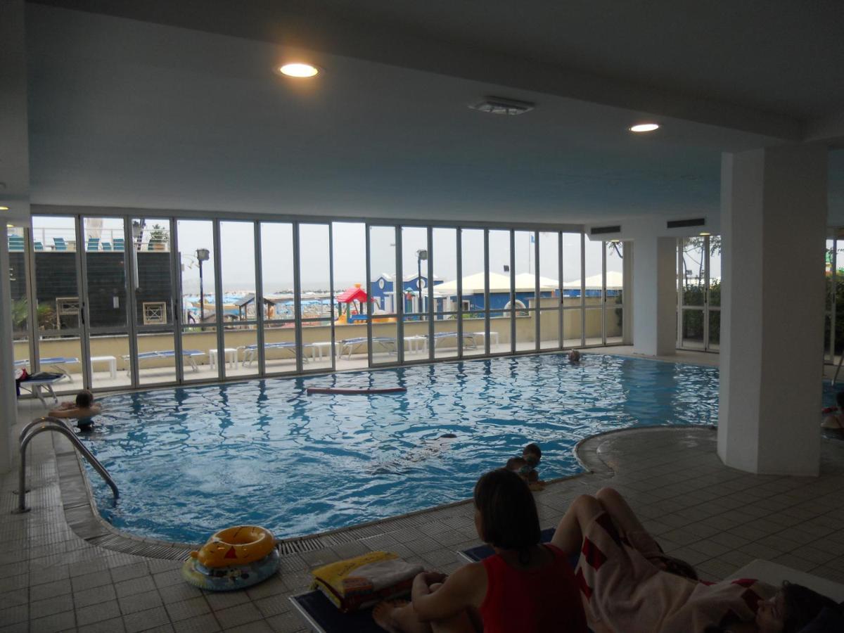 קאטוליקה Hotel Negresco מראה חיצוני תמונה