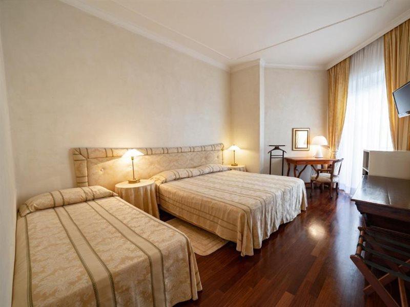 קאטוליקה Hotel Negresco מראה חיצוני תמונה