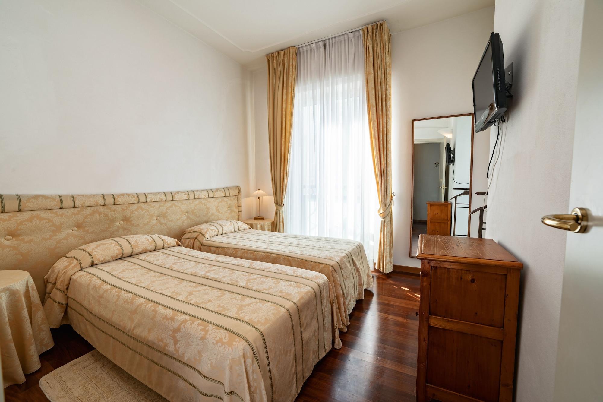 קאטוליקה Hotel Negresco מראה חיצוני תמונה