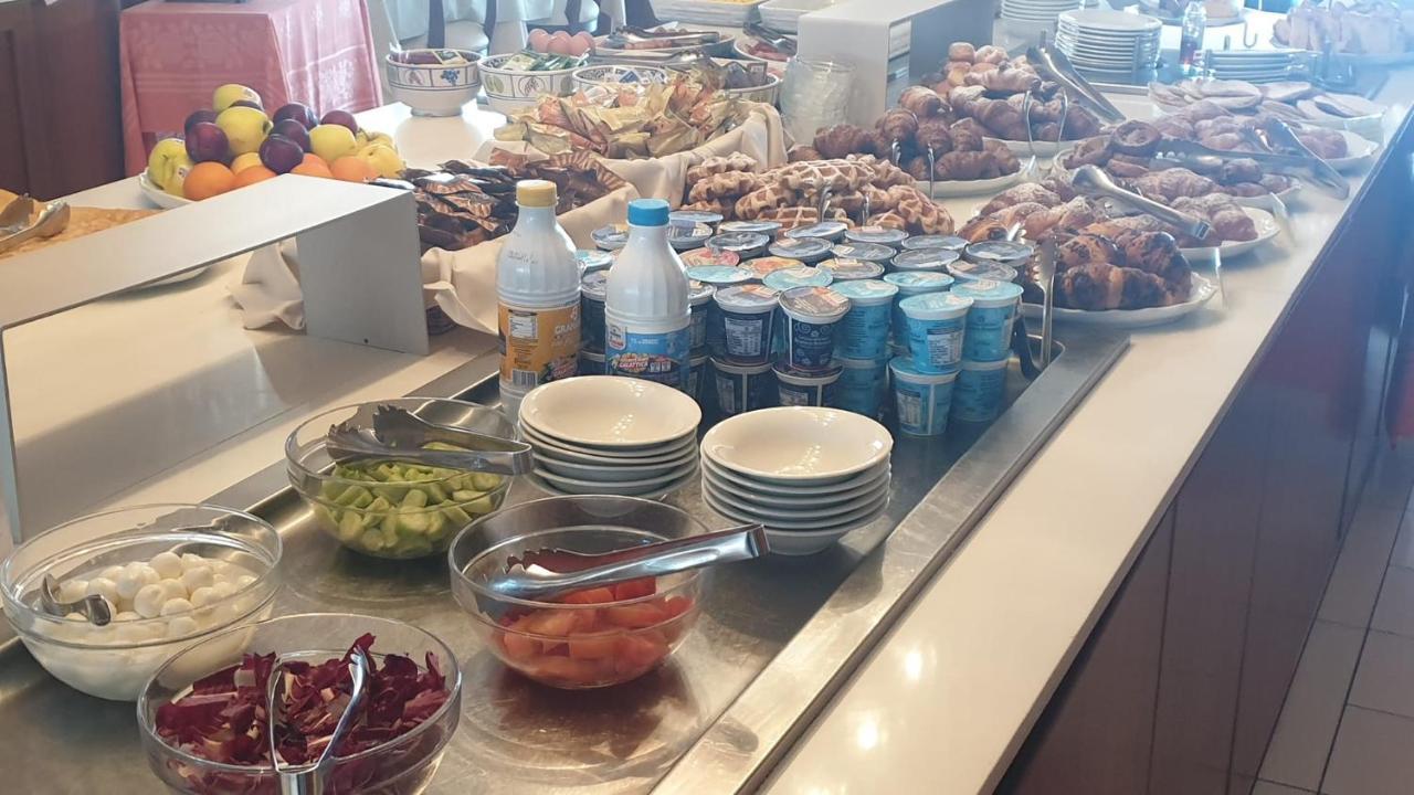 קאטוליקה Hotel Negresco מראה חיצוני תמונה