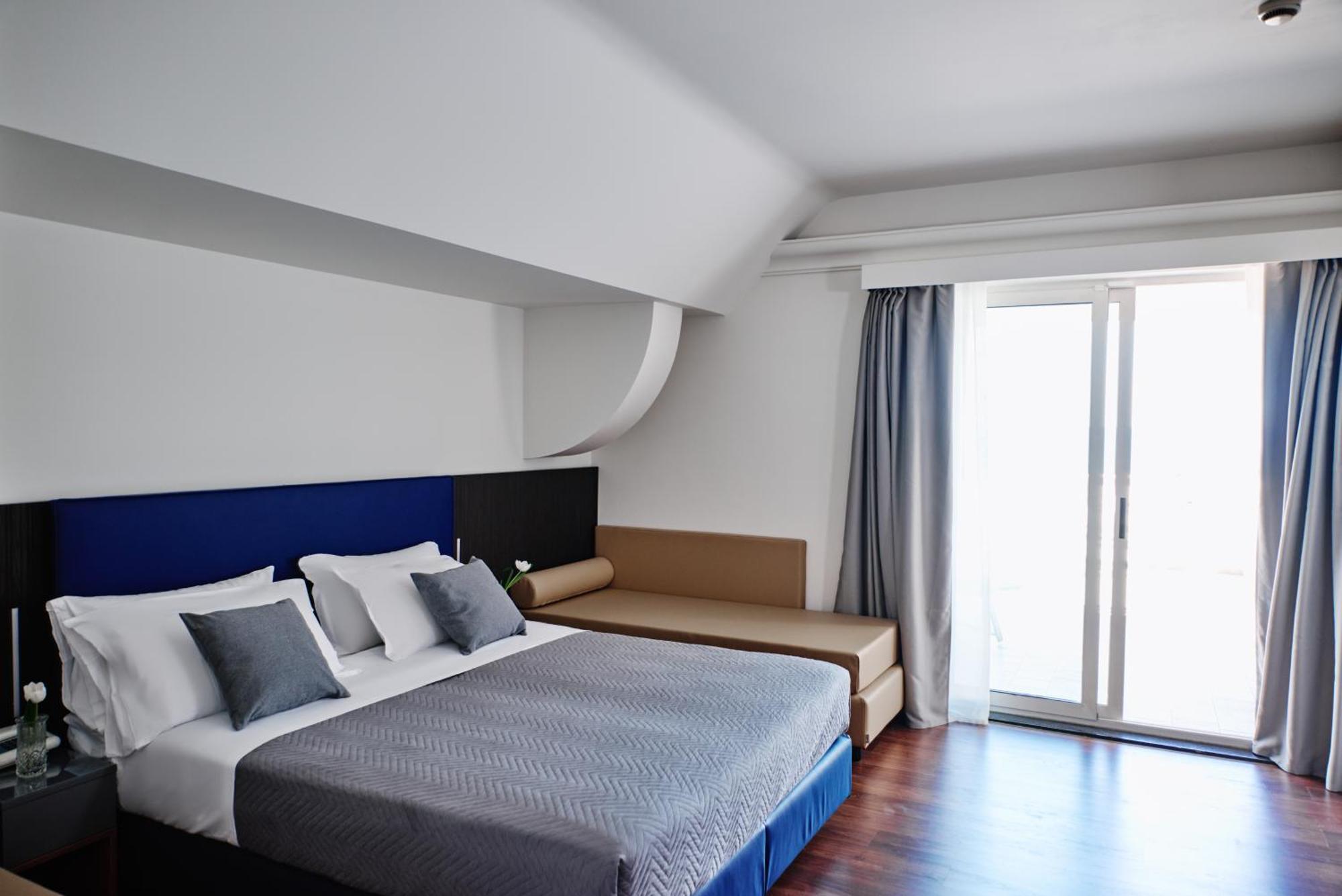 קאטוליקה Hotel Negresco מראה חיצוני תמונה