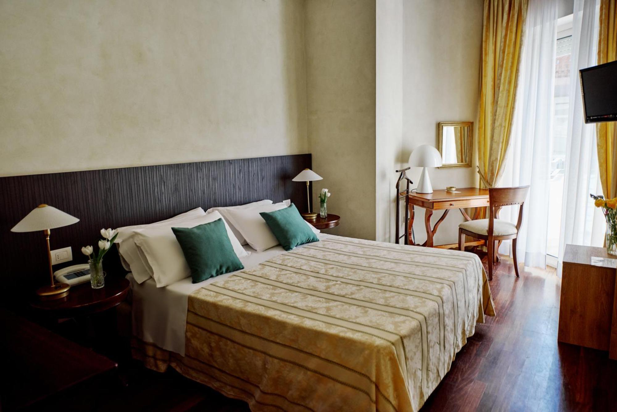 קאטוליקה Hotel Negresco מראה חיצוני תמונה