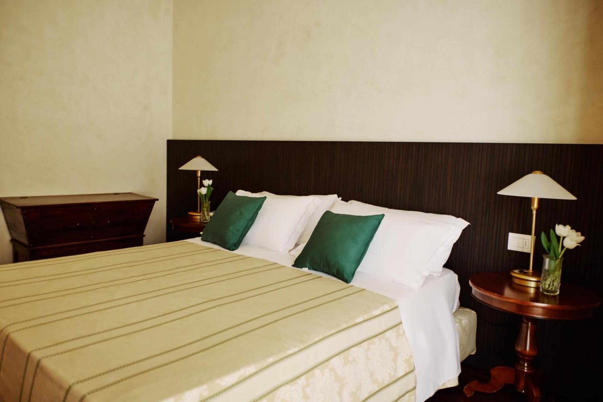 קאטוליקה Hotel Negresco מראה חיצוני תמונה