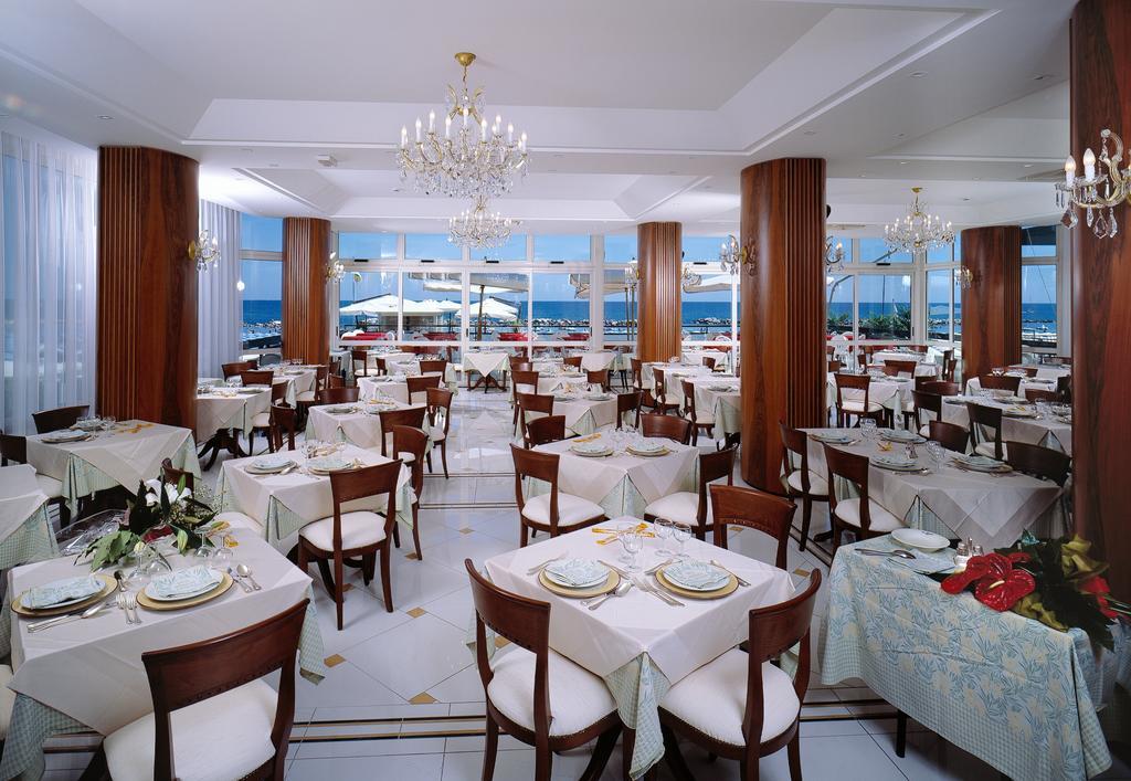 קאטוליקה Hotel Negresco מראה חיצוני תמונה