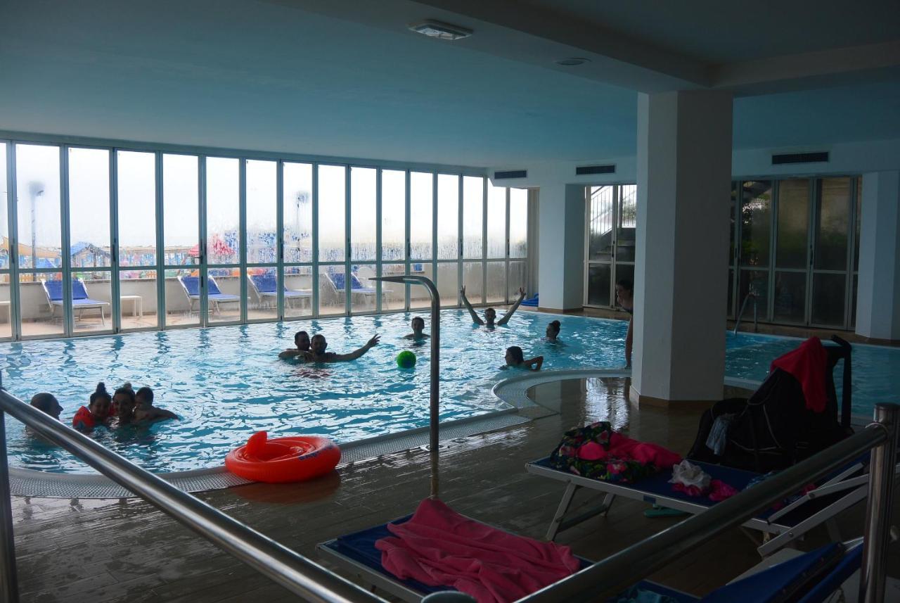 קאטוליקה Hotel Negresco מראה חיצוני תמונה